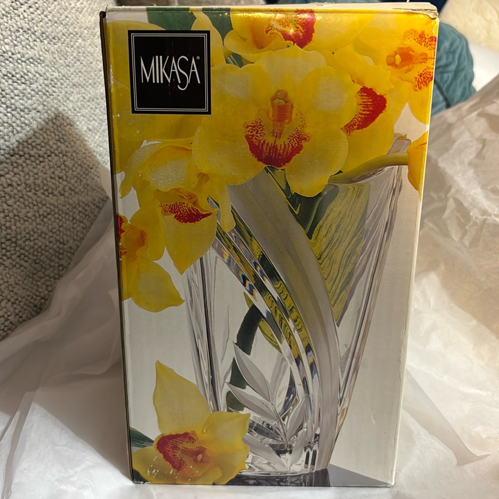 New in box high quality Mikasa Crystal 10.5" ISLAND BREEZE Vase Japan 90s